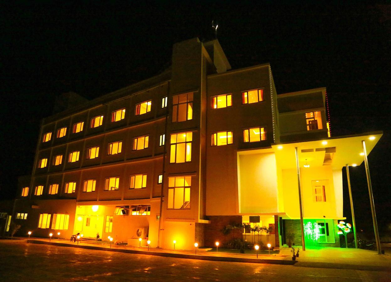 Hotel Queens Inn Velankanni Eksteriør billede